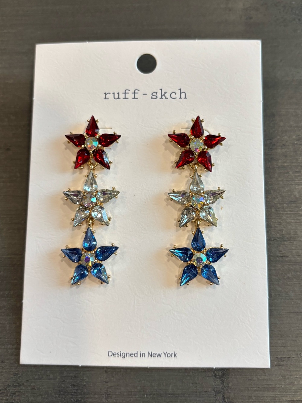 Fun Dangling 4th of July Star Drop Earrings in Red, White & Blue! Super cute!